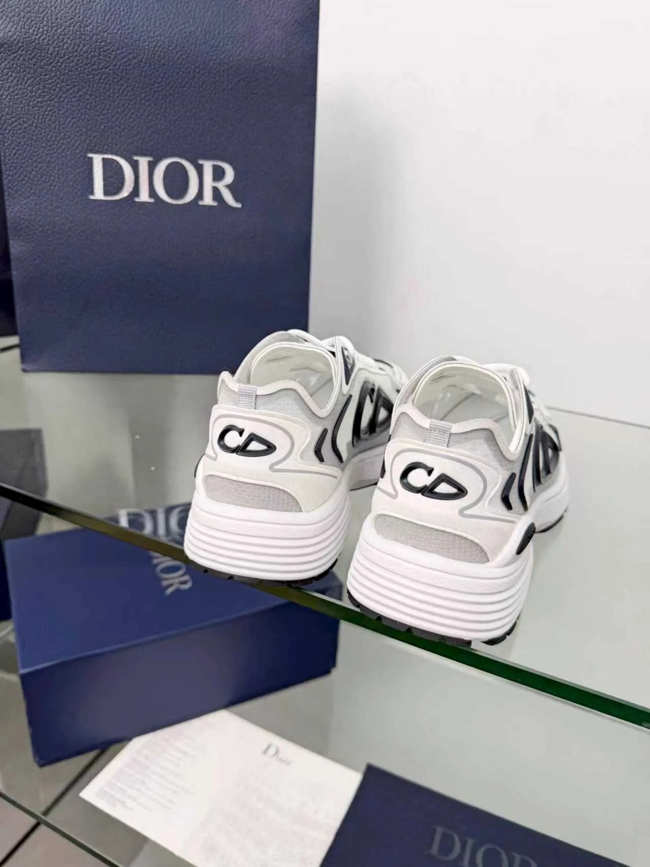 Men's men's shoes pP560! DIOR#B30 COUNTDOWN TECH shoes 1. Inspired by lighter running shoes this season 2. Made of multi-layer transparent nylon upper, full of futuristic feel 3. CD30 rubber logo on the tongue/heel to highlight the brand style 4. Equipped with ultra-light foam midsole for the ultimate comfortable wearing experience 5. The entire series uses WELDED (seamless bonding) technology to ensure durability and lightness 6. Full-size dopamine color matching, perfect choice for couples shoes😜